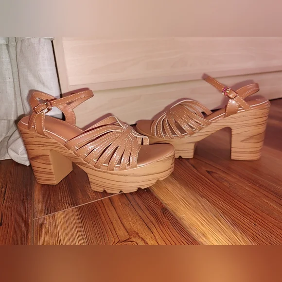 Elegant Tan Brown Platform Sandals - Picture 4 of 7